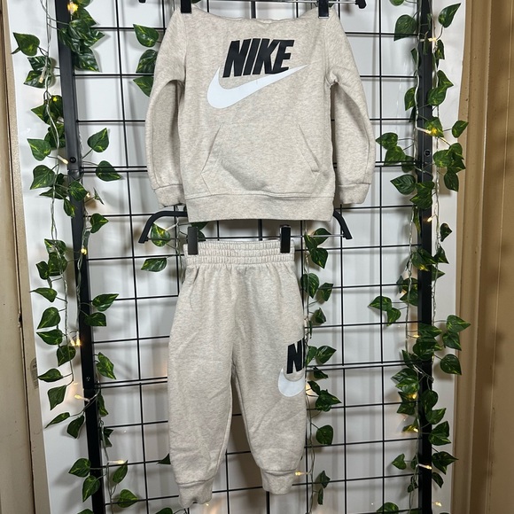Nike Tan/Black/White Graphic Logo Matching Set Hoodie & Joggers Size 2T (Boy) - Picture 2 of 16